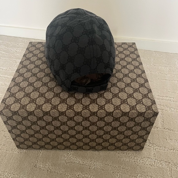 Gucci x Balenciaga The Hacker Project Cap
Charcoal Grey - Picture 6 of 6
